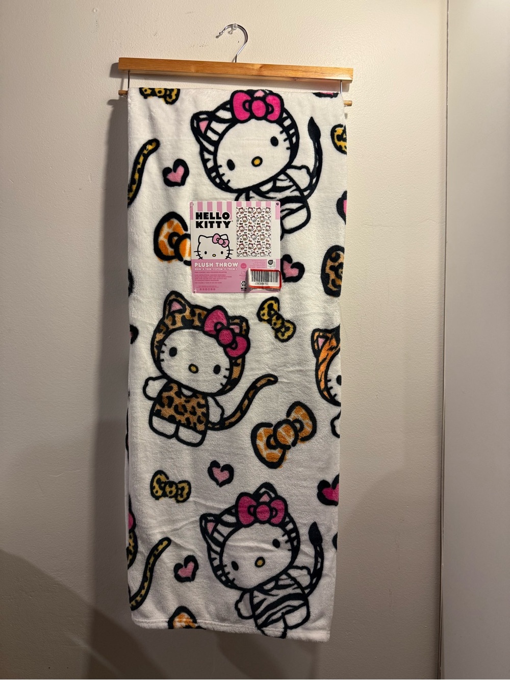 Hello kitty Halloween animal print plush blanket throw NWT 2026